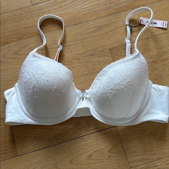 TWO Victoria’s Secret Bras 34C NWT Pink and White ❤️❤️ - Picture 6 of 9